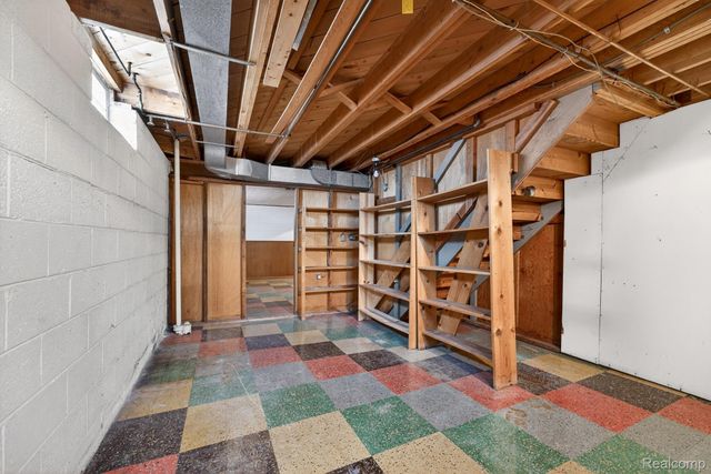 8300 Kinmore Street, Dearborn Heights, MI 48127