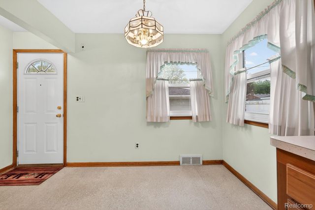 8300 Kinmore Street, Dearborn Heights, MI 48127