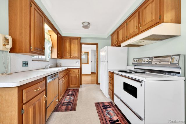 8300 Kinmore Street, Dearborn Heights, MI 48127