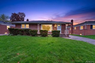 8300 Kinmore Street, Dearborn Heights, MI 48127