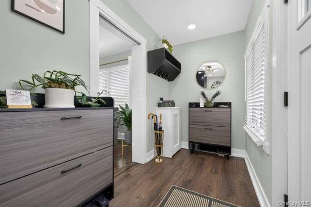 94-51 226th Street, Floral Park, NY 11001 — photo 4