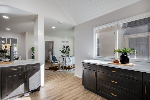 1525 N Woodridge Dr, Wichita, KS 67206