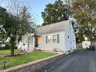 10 Kenyon Place, East Hartford, CT 06108