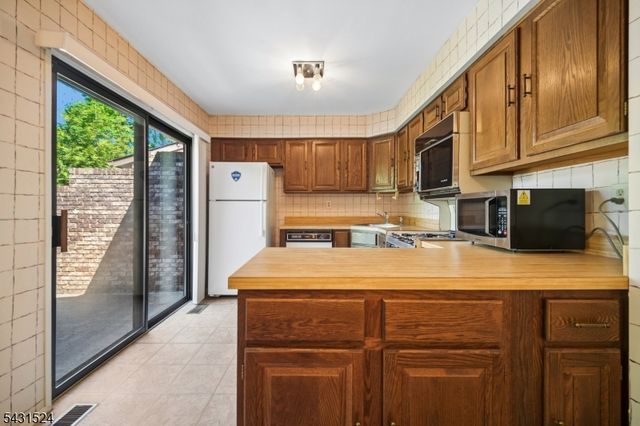 250 Ridgedale Ave D3 3, Florham Park Boro, NJ 07932