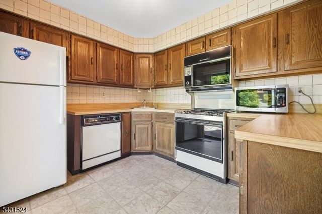 250 Ridgedale Ave D3 3, Florham Park Boro, NJ 07932