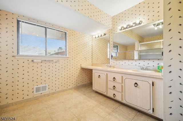 250 Ridgedale Ave D3 3, Florham Park Boro, NJ 07932