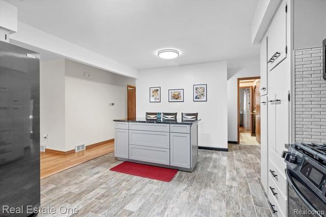 17469 Poplar Street, Riverview, MI 48193