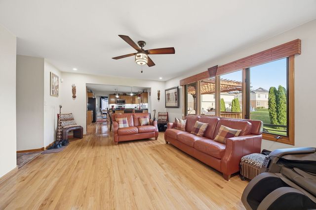 1249 W PARLIAMENT Street, Crete, IL 60417