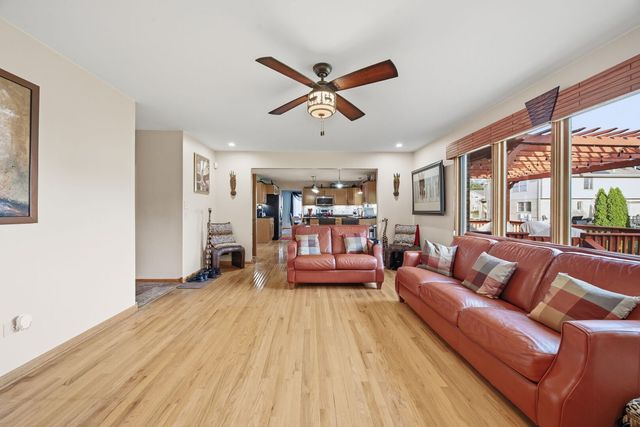 1249 W PARLIAMENT Street, Crete, IL 60417