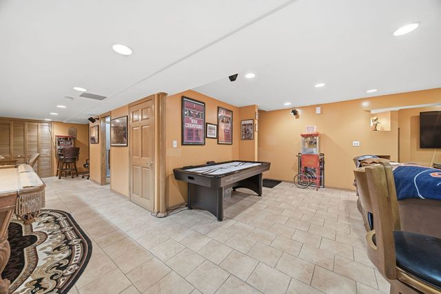 1249 W PARLIAMENT Street, Crete, IL 60417