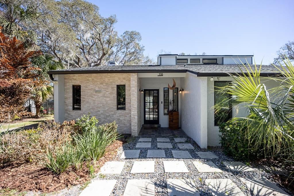 Image 11 of property listing at 735 OAKDALE STREET, Windermere, FL 34786