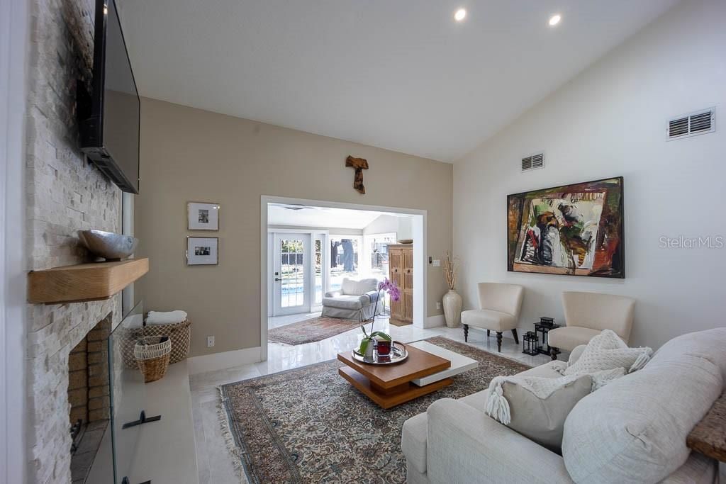 Image 17 of property listing at 735 OAKDALE STREET, Windermere, FL 34786