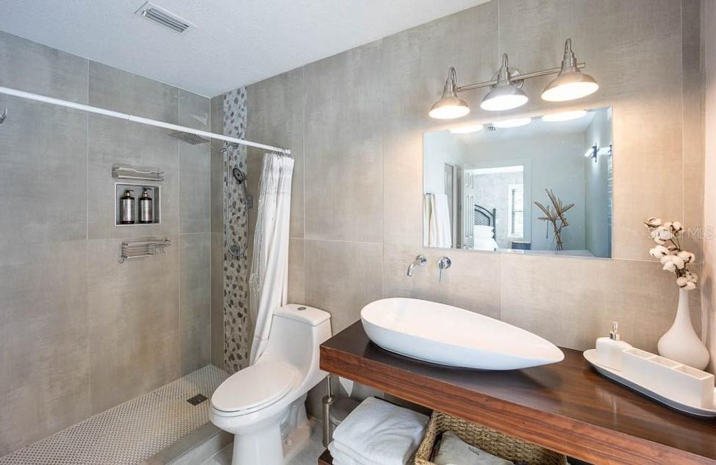 Image 29 of property listing at 735 OAKDALE STREET, Windermere, FL 34786