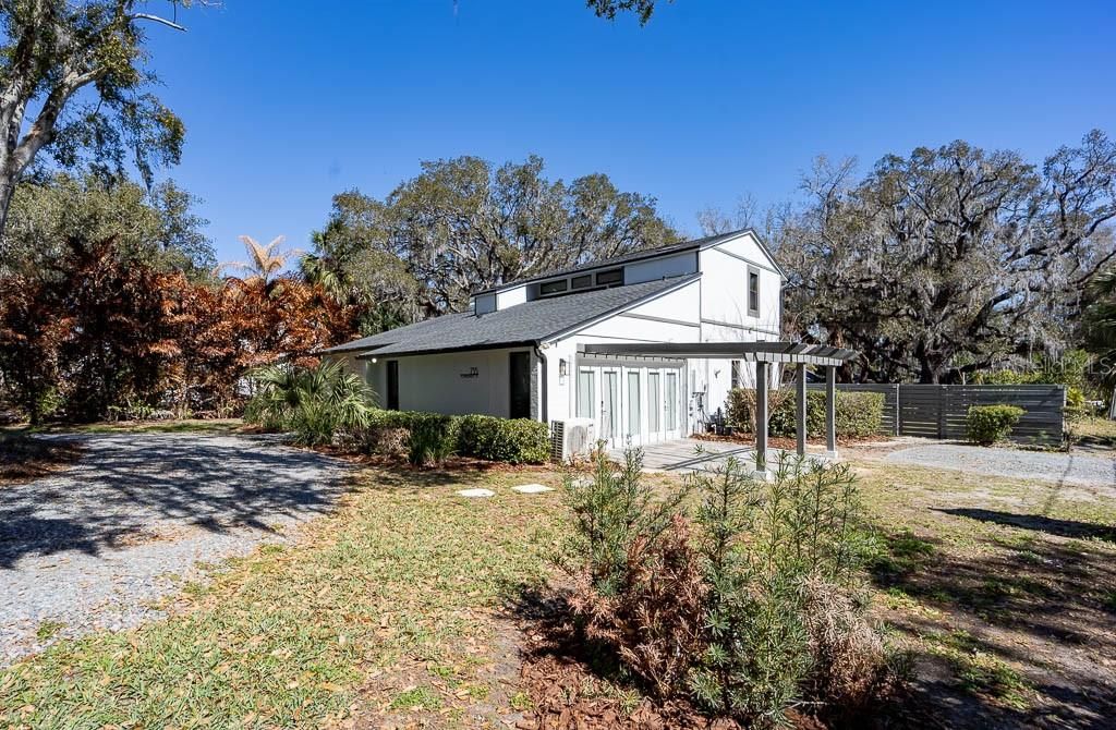 Image 4 of property listing at 735 OAKDALE STREET, Windermere, FL 34786