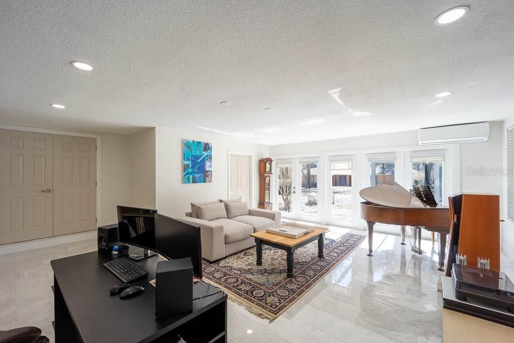 Image 31 of property listing at 735 OAKDALE STREET, Windermere, FL 34786