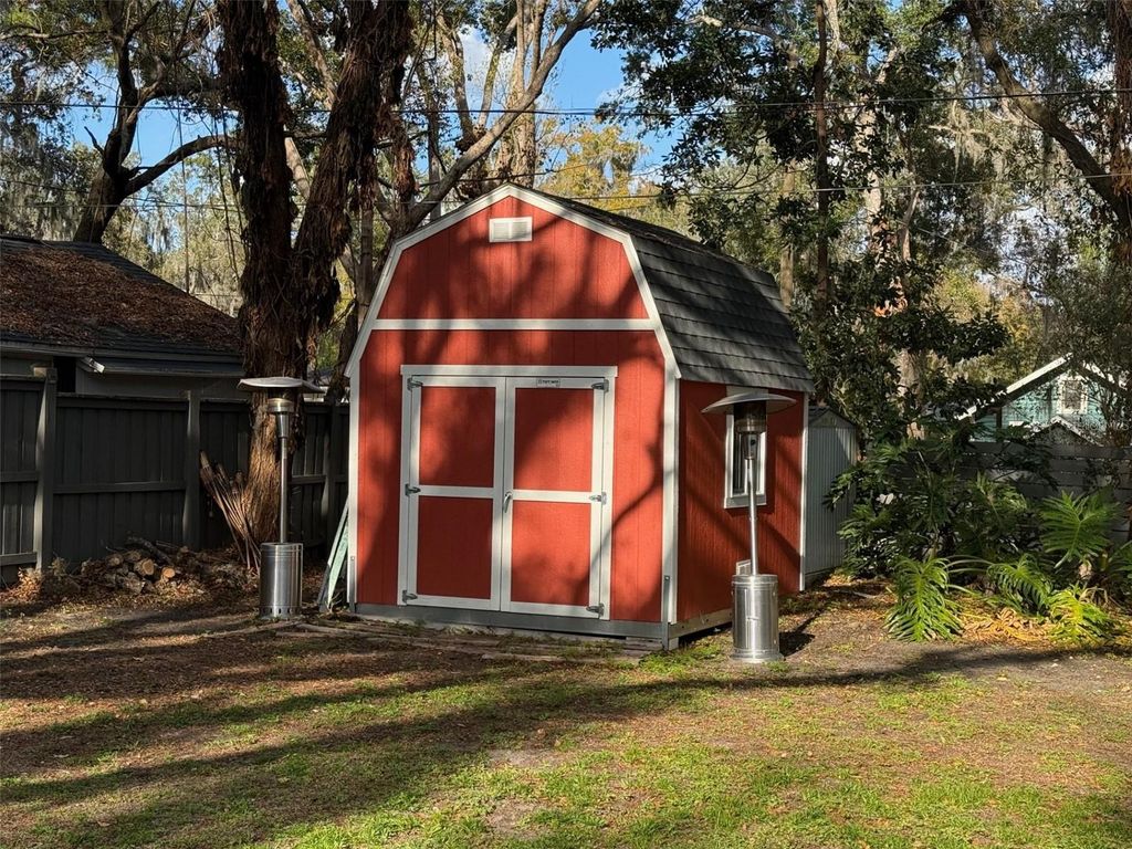 Image 40 of property listing at 735 OAKDALE STREET, Windermere, FL 34786