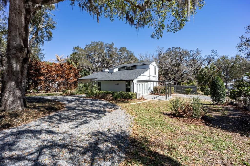 Image 5 of property listing at 735 OAKDALE STREET, Windermere, FL 34786