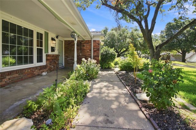 3552 Wosley Drive, Fort Worth, TX 76133