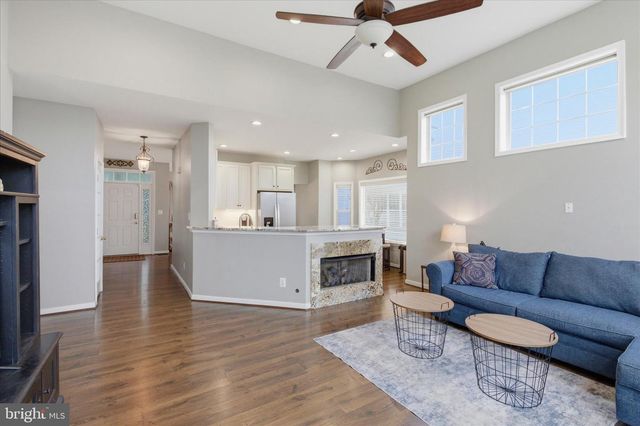 43605 WEMBLEY LN, Chantilly, VA 20152