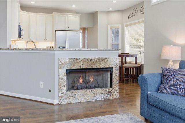 43605 WEMBLEY LN, Chantilly, VA 20152