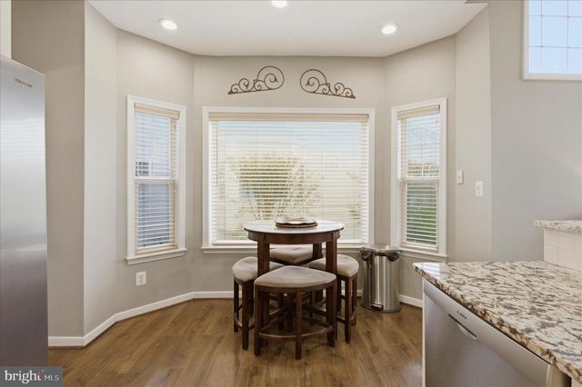 43605 WEMBLEY LN, Chantilly, VA 20152