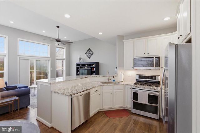 43605 WEMBLEY LN, Chantilly, VA 20152