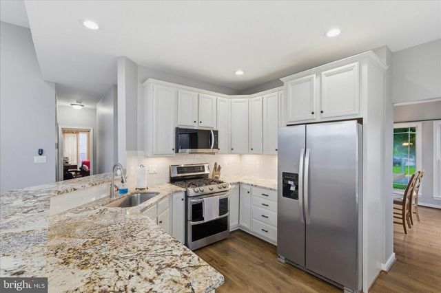43605 WEMBLEY LN, Chantilly, VA 20152