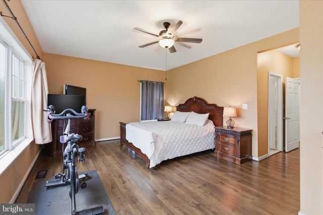 43605 WEMBLEY LN, Chantilly, VA 20152