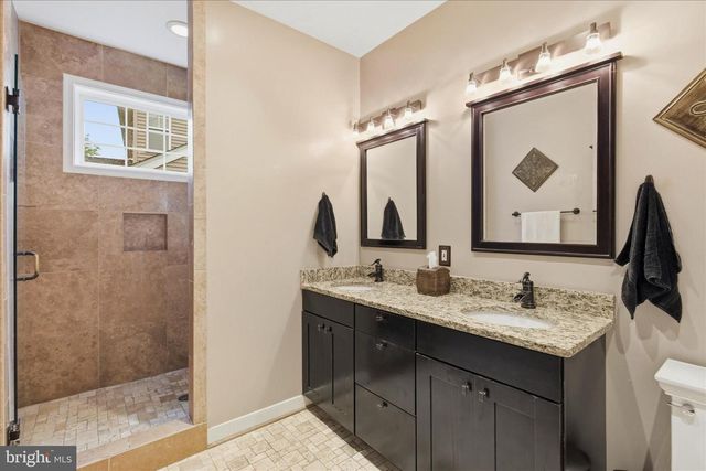 43605 WEMBLEY LN, Chantilly, VA 20152