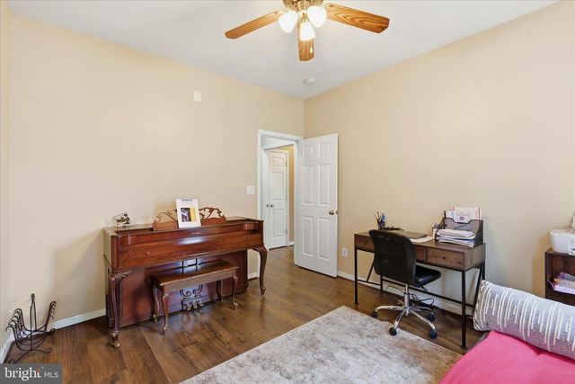 43605 WEMBLEY LN, Chantilly, VA 20152