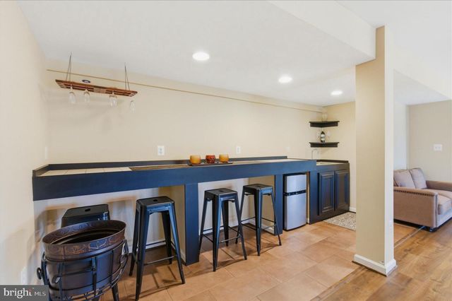 43605 WEMBLEY LN, Chantilly, VA 20152