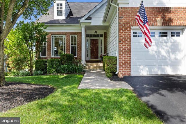 43605 WEMBLEY LN, Chantilly, VA 20152