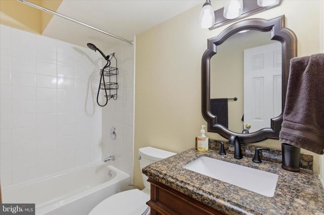43605 WEMBLEY LN, Chantilly, VA 20152