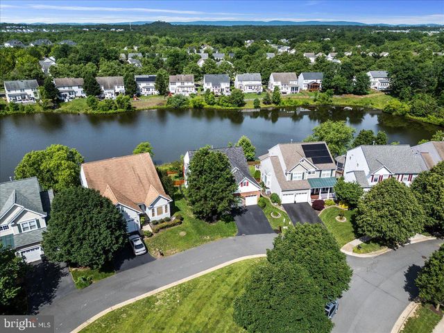 43605 WEMBLEY LN, Chantilly, VA 20152