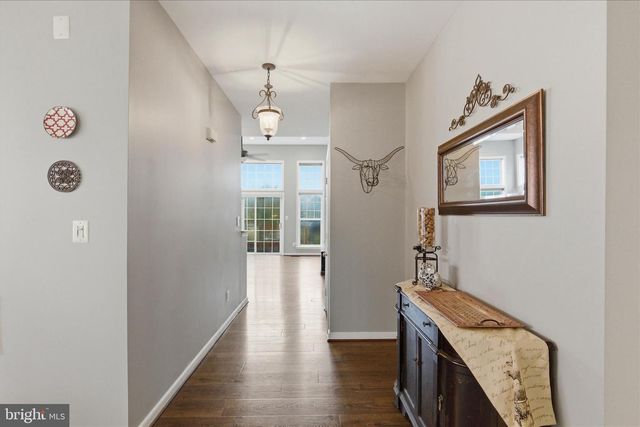 43605 WEMBLEY LN, Chantilly, VA 20152