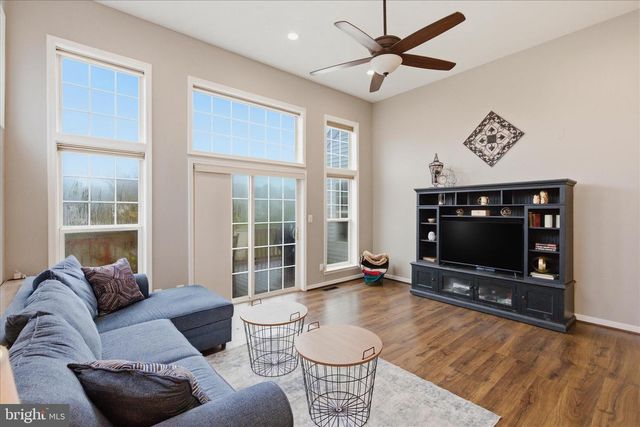 43605 WEMBLEY LN, Chantilly, VA 20152