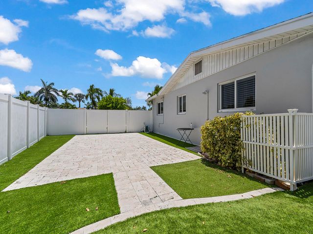 801 SE 14th Street, Deerfield Beach, FL 33441