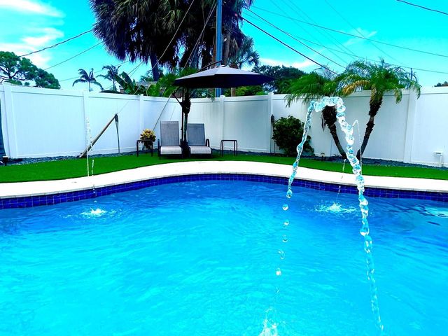 801 SE 14th Street, Deerfield Beach, FL 33441