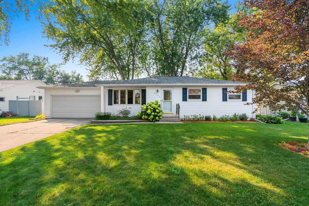 2520 PARK FRONT WAY, Green Bay, WI 54301