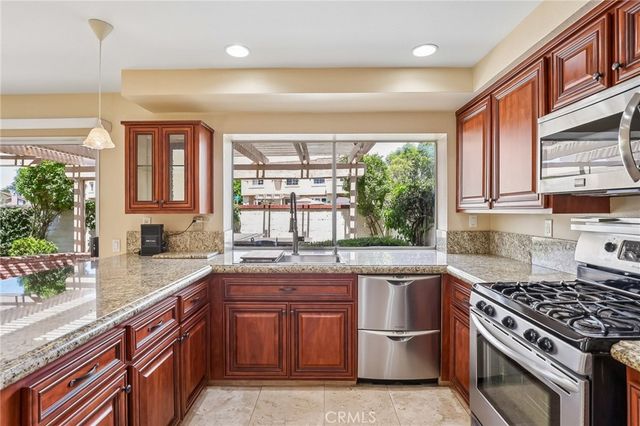 2521 Avenita Alpera, Tustin, CA 92782
