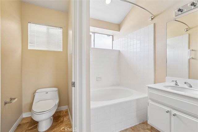 2521 Avenita Alpera, Tustin, CA 92782