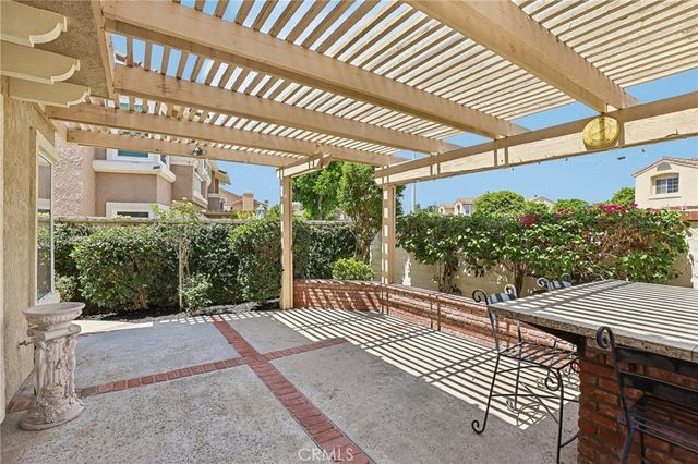 2521 Avenita Alpera, Tustin, CA 92782