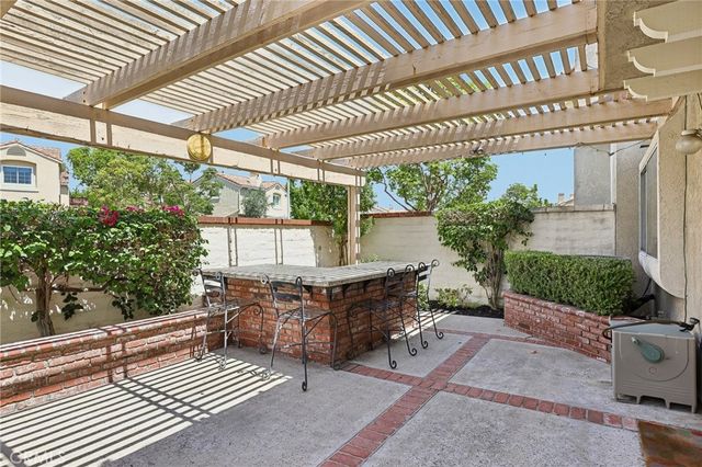 2521 Avenita Alpera, Tustin, CA 92782