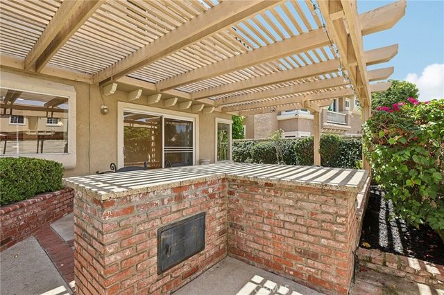 2521 Avenita Alpera, Tustin, CA 92782