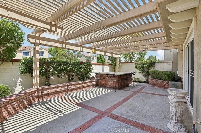 2521 Avenita Alpera, Tustin, CA 92782
