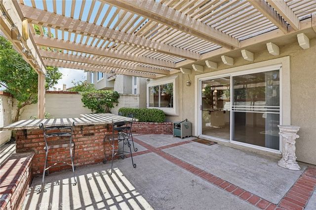 2521 Avenita Alpera, Tustin, CA 92782