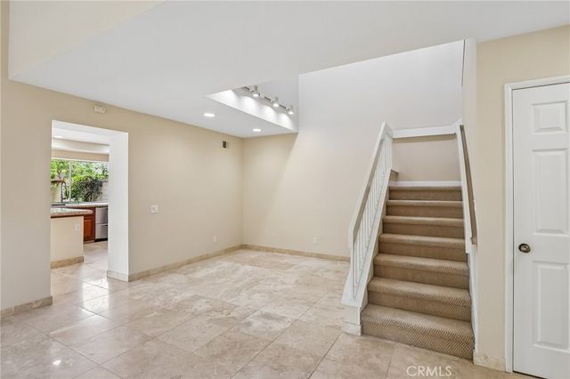 2521 Avenita Alpera, Tustin, CA 92782