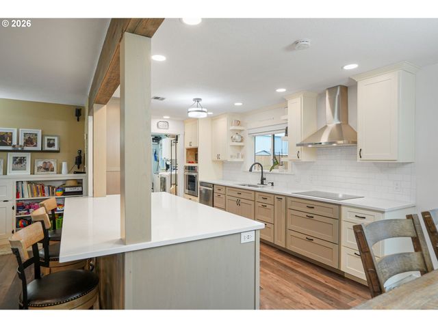 30596 HORSESHOE Dr, Albany, OR 97321