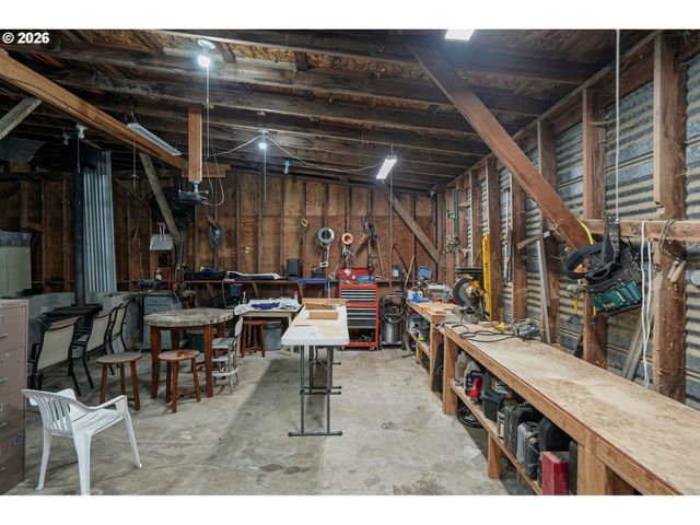 30596 HORSESHOE Dr, Albany, OR 97321