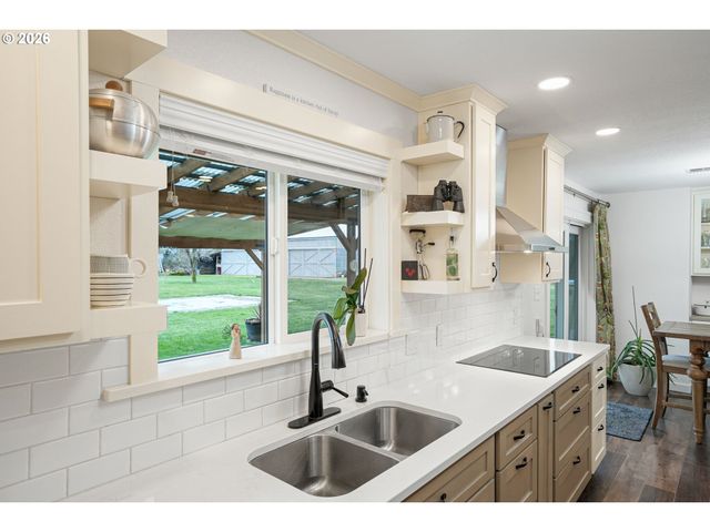 30596 HORSESHOE Dr, Albany, OR 97321